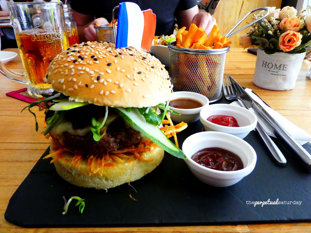 Cousin's Burger & Coffee review. Phnom Penh 