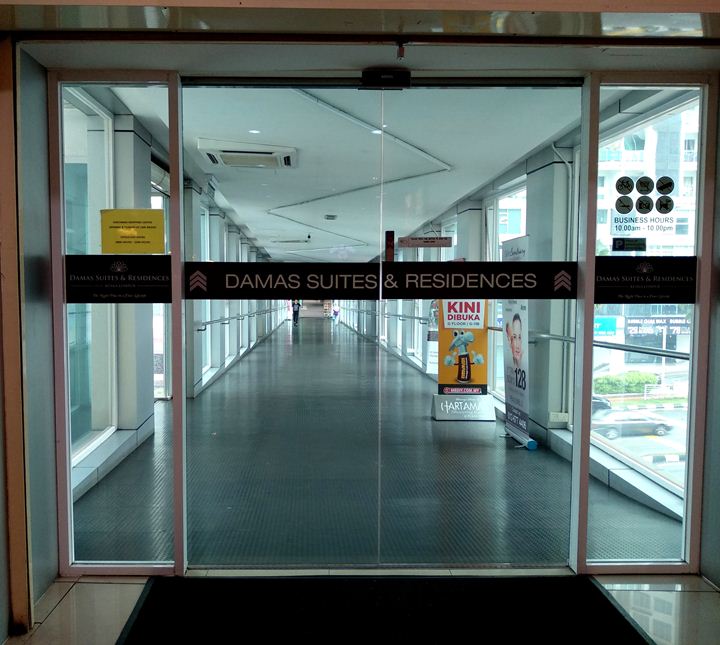 Walkway to Damas Suites, Hartamas Shopping Centre