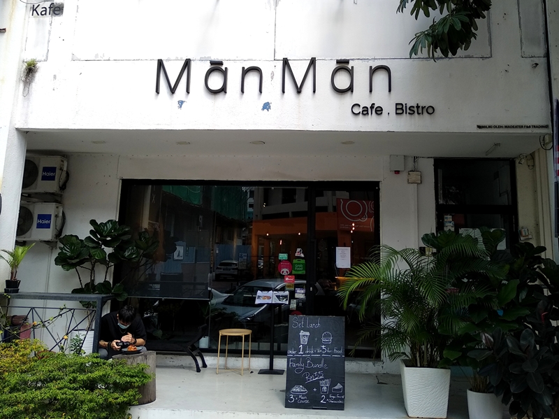 Man Man Cafe, Bandar Menjalara