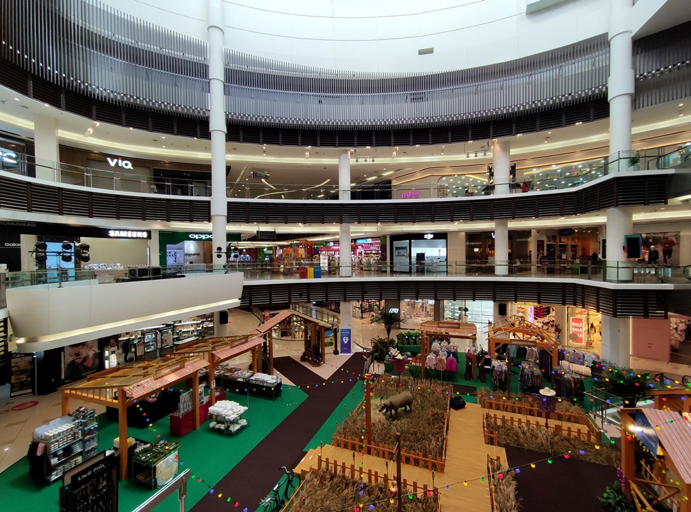 Paradigm Mall Review The Perpetual Saturday