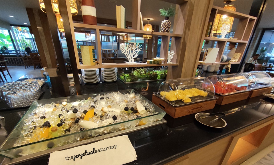 Naithonburi Beach Resort breakfast buffet review