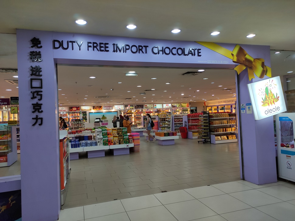 Duty free chocolate in langkawi, ole ole duty free shop cenang mall