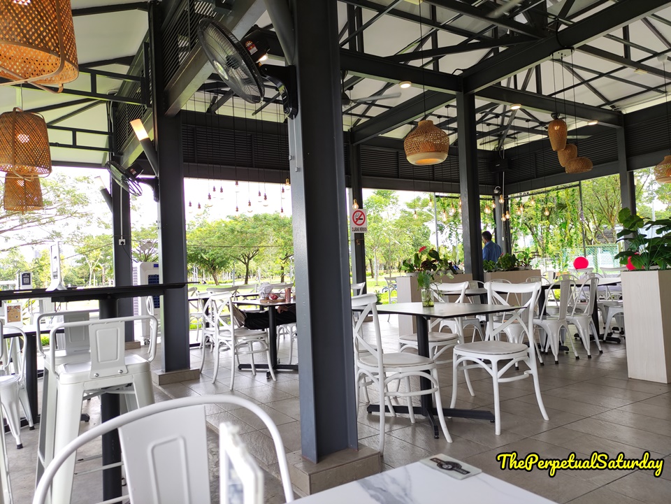 White & Black Lakeside Cafe titiwangsa park, Best places to eat in titiwangsa