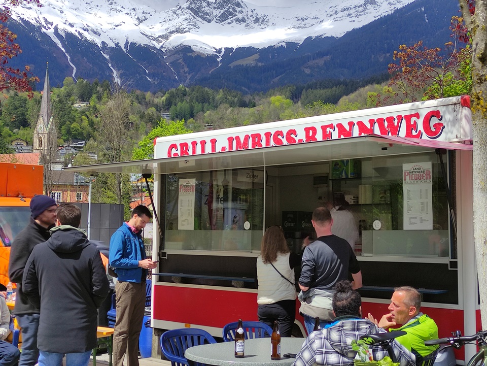 Grill Imbiss Rennweg Innsbruck food truck Innsbrucker Hofgarten
