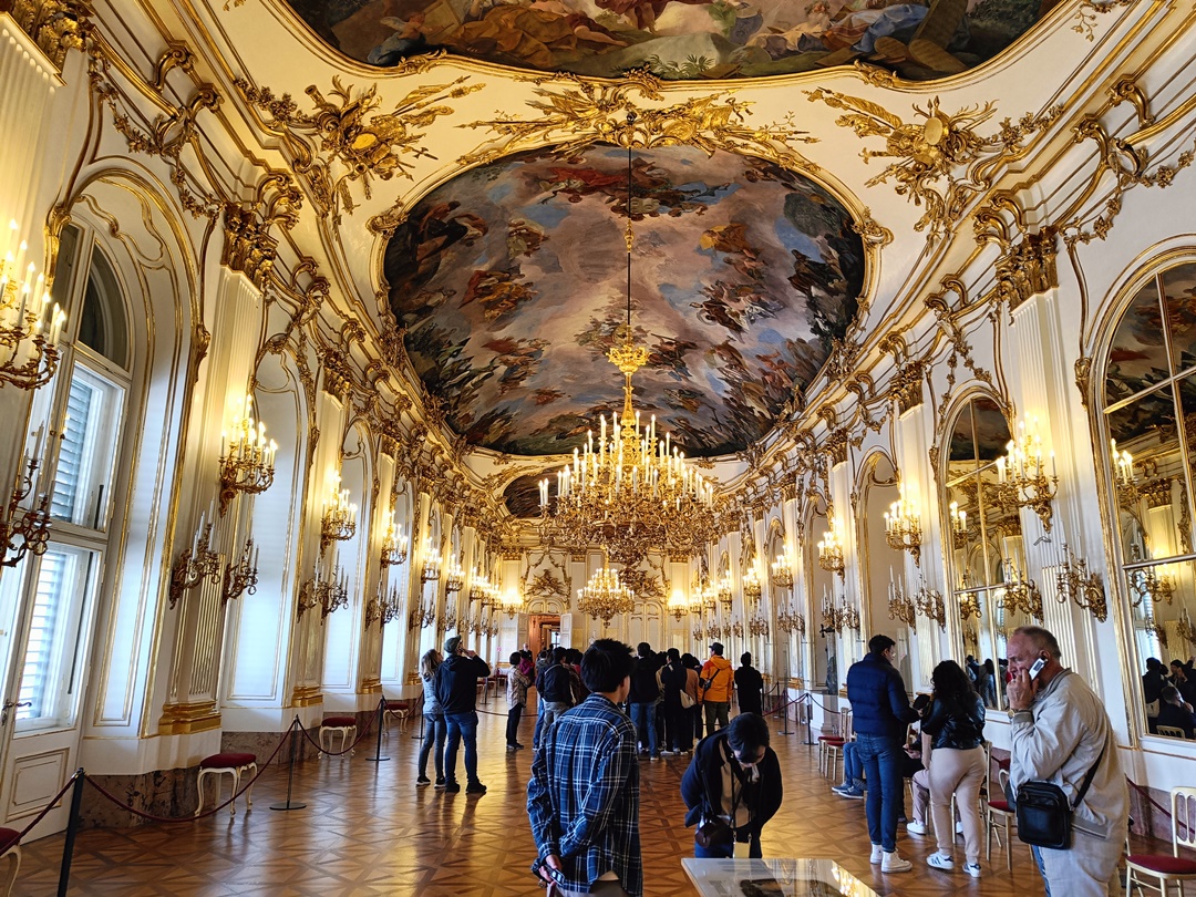 What To Expect on the Grand Tour at Schönbrunn Palace