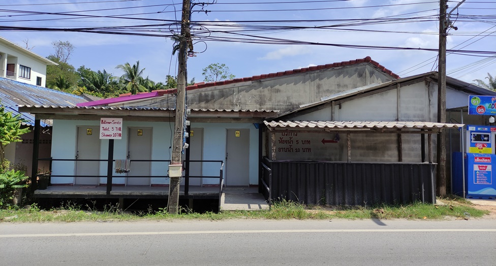 Koh Kwang Beach toilets showers