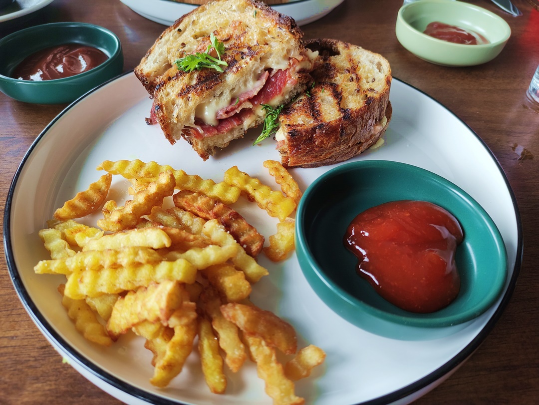 Simply Sandwiches, TTDI